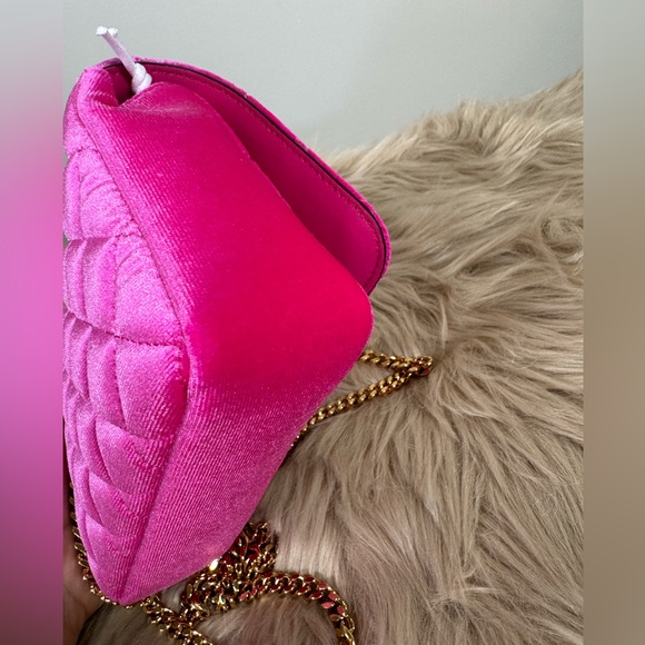 Authentic New Versace La Medusa Velvet Hot Pink Quilted Crossbody - Picture 4 of 8